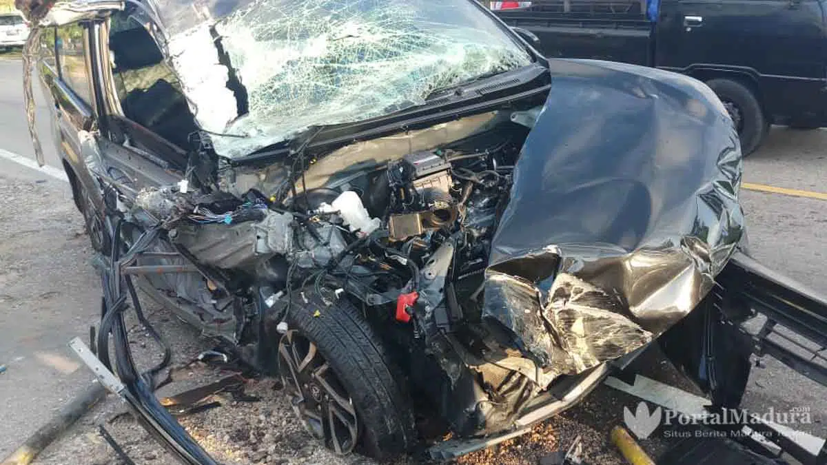 Braak! Mobil Avanza vs Truk Adu Depan di Aengdake Bluto Sumenep