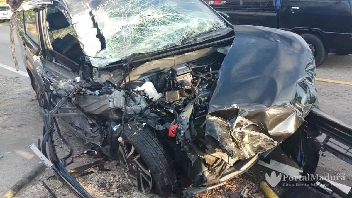 Braak! Mobil Avanza vs Truk Adu Depan di Aengdake Bluto Sumenep