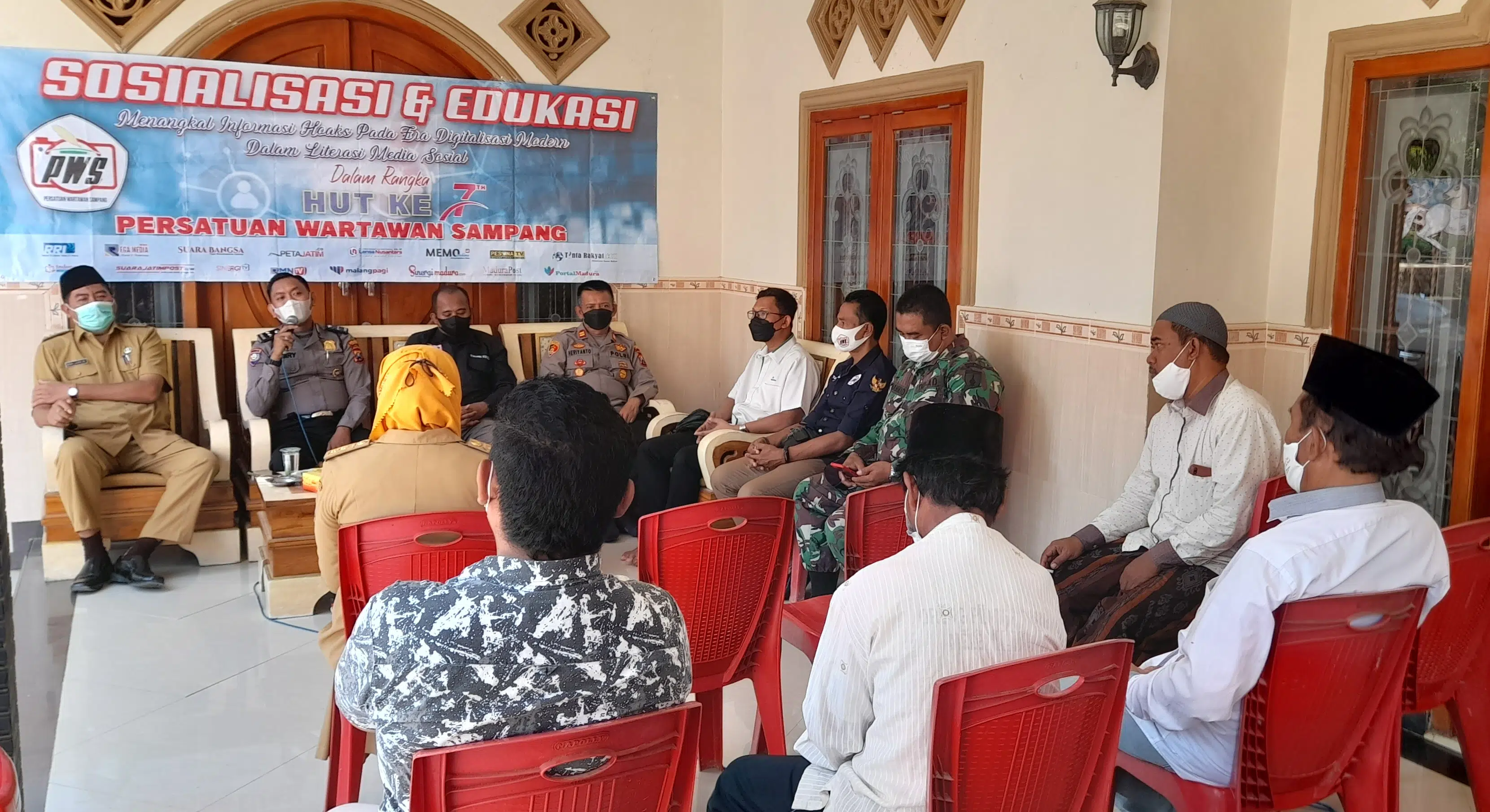 Hoaks Vaksin, PWS Sampang Edukasi Generasi Milenial