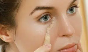 Wajib ada Dalam Tas, Ini 5 Manfaat Penting Face Concealer