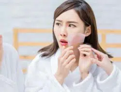 5 Daftar Kebiasaan yang Bikin Kulit Wajah Berminyak, Catat!