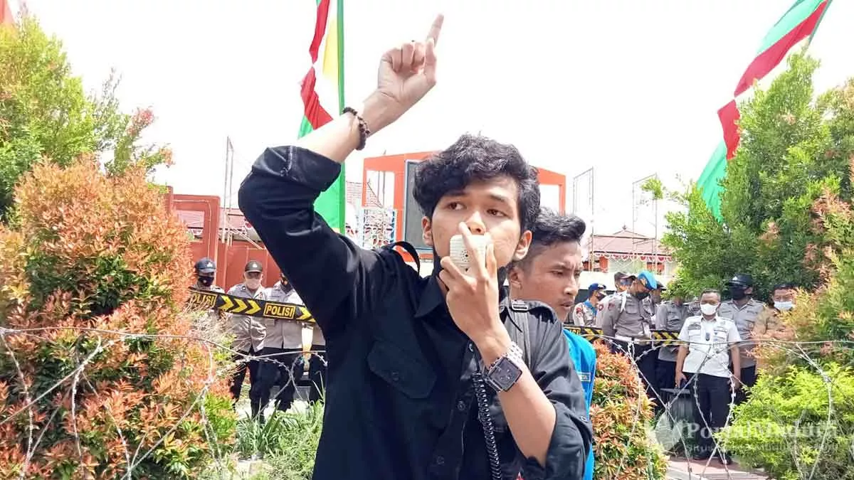 Aksi Tidur Terlentang, Aktivis PMII Sumenep Usung “Kemiskinan dan Pengangguran”