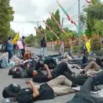 Aktivis PMII Aksi Tidur Terlentang di Depan Kantor Pemkab Sumenep