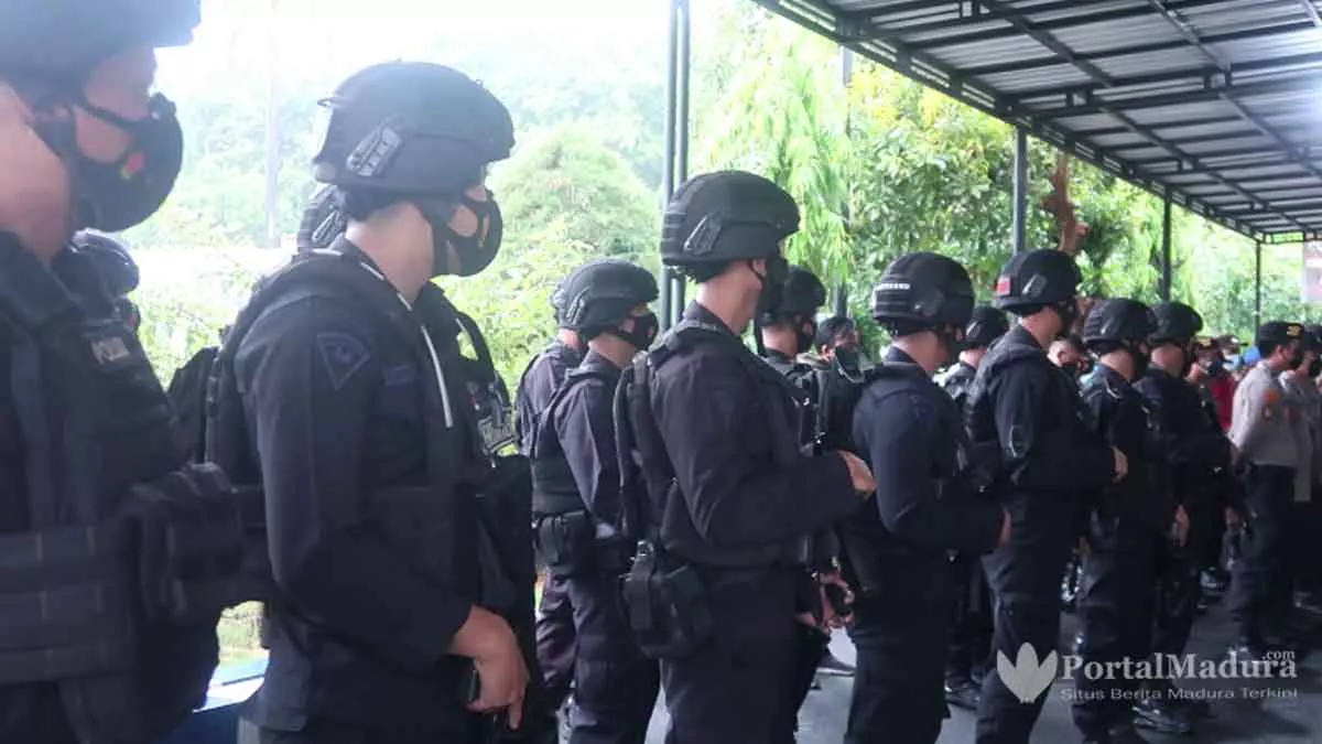 Brimob dan Polres Sumenep Kerahkan Pasukan ke Masalima Masalembu
