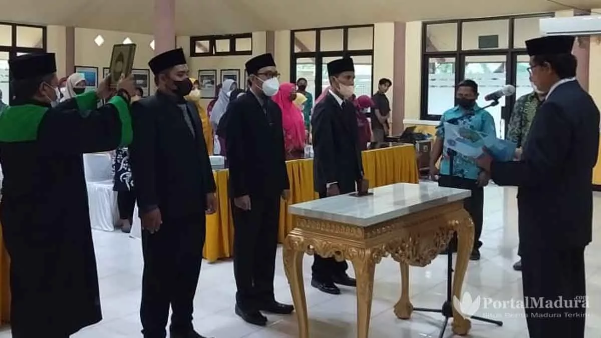 Dilantik, Tiga Pejabat Pelaksana Administrasi Unija - Portalmadura.com Dilantik, Tiga Pejabat Pelaksana Administrasi Unija