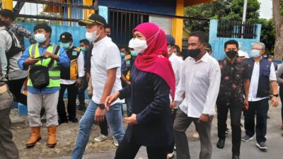 Gubernur Jatim Khofifah Blusukan Cek Pompa Pengendali Banjir