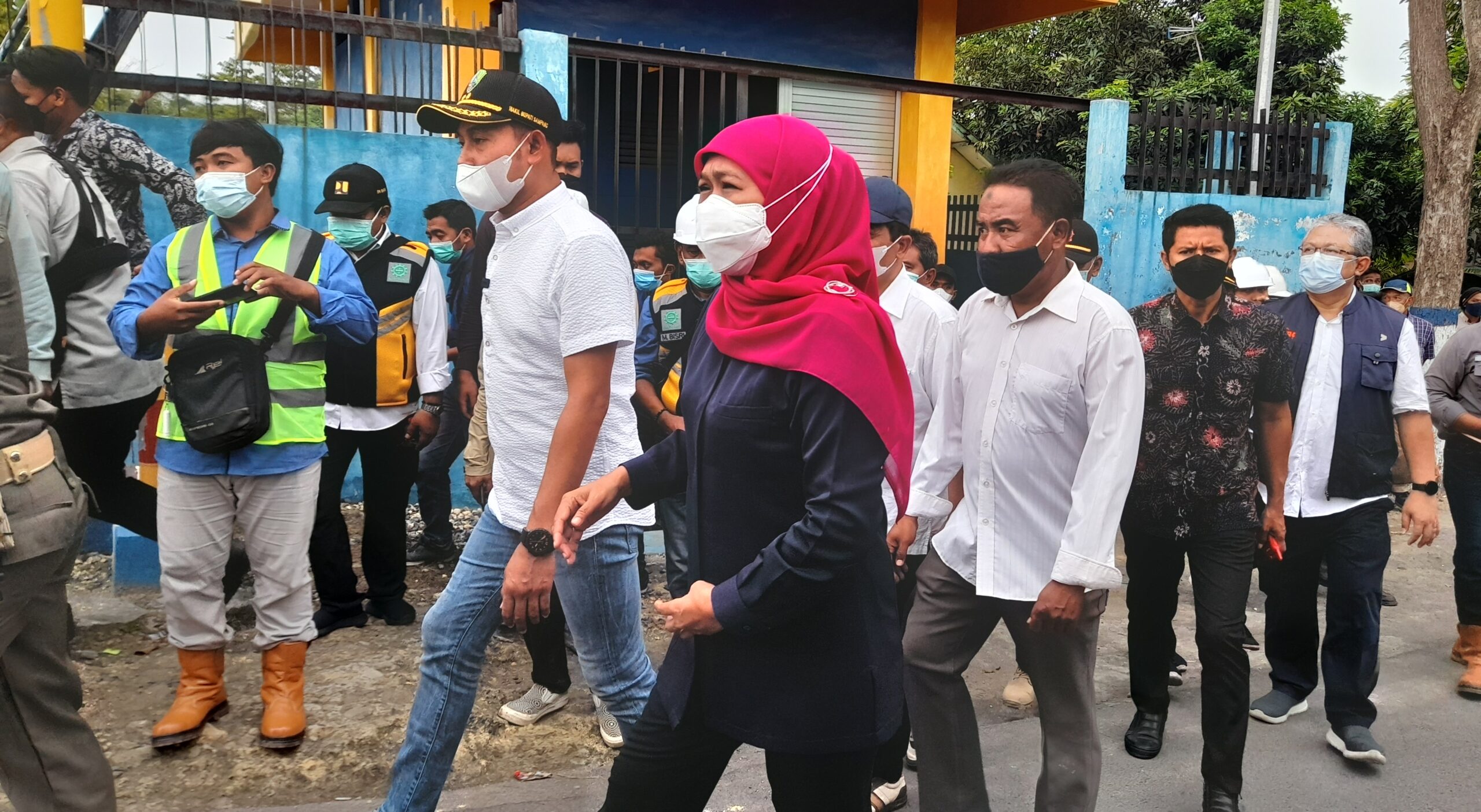 Gubernur Jatim Khofifah Blusukan Cek Pompa Pengendali Banjir