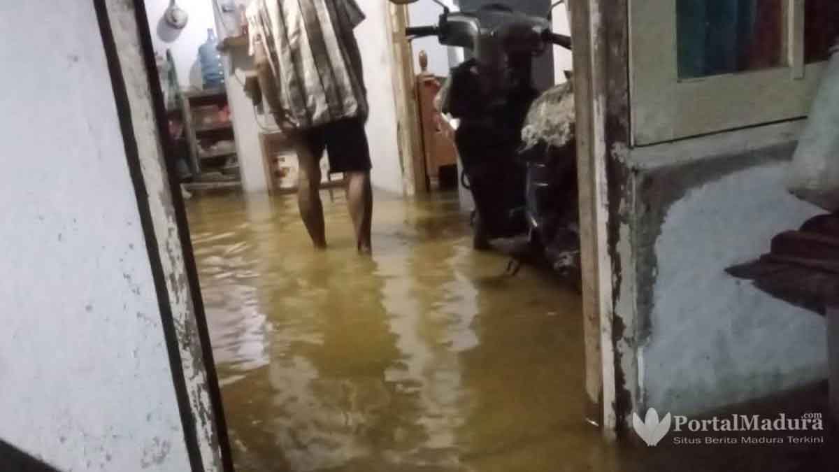Hujan Deras Guyur Sampang Rumah Warga Tergenang