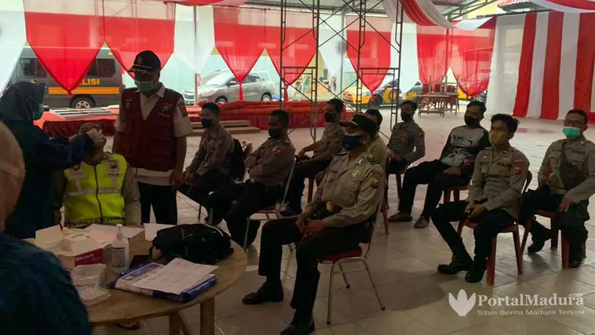Jalani Swab Antigen, Polres Sampang BKO 100 Personel Amankan Pilkades Sumenep