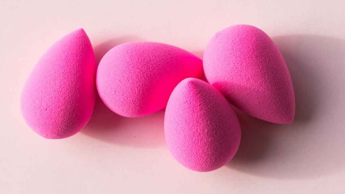 Selain Meratakan Foundation, Ini 5 Fungsi Lain Beauty Sponge