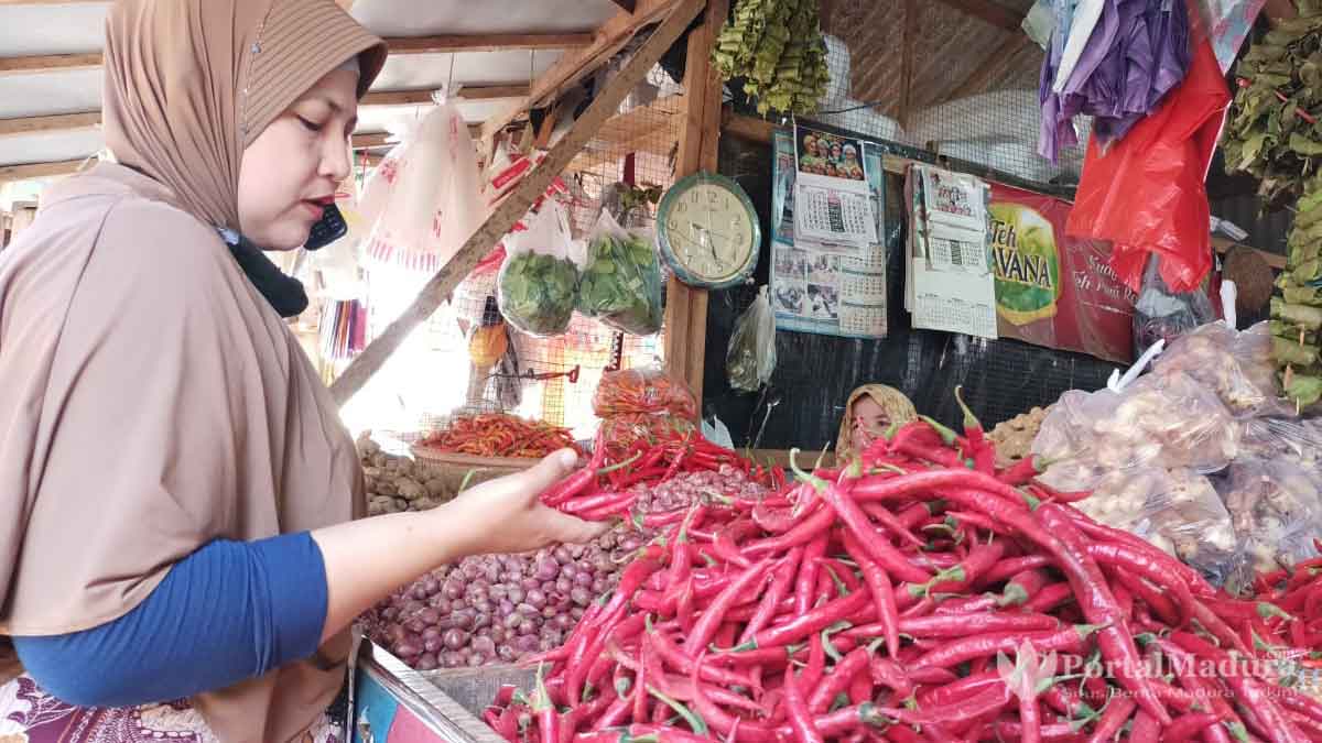 Minyak Goreng dan Harga Cabai Merah Besar Merangkak Naik
