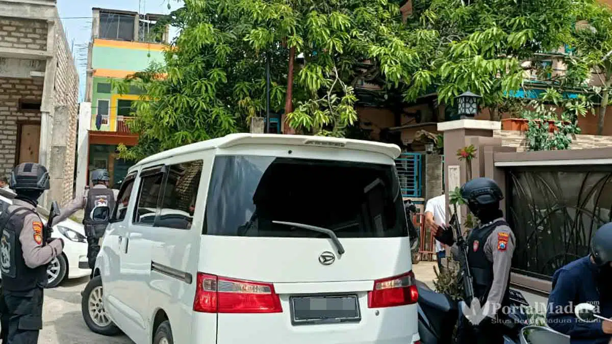 Densus 88 Geledah Rumah Warga Sumenep, Penghuni Dikenal Pedagang Ayam Potong