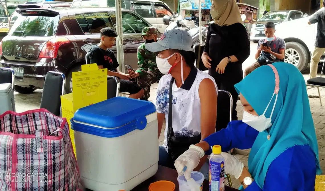 Pedagang & Pengunjung Pasar Srimangunan Harus Vaksin