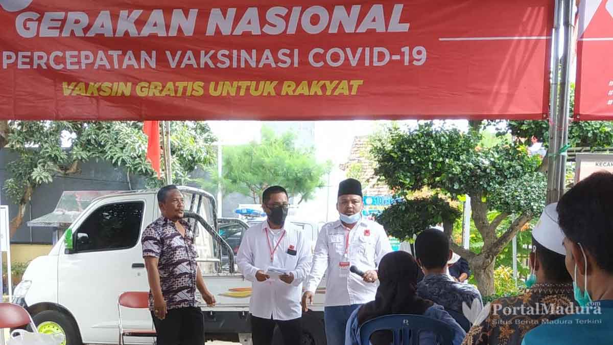 Sambil Bagi-bagi Sembako, Pro Joko Widodo Gelar Suntik Vaksin Gratis