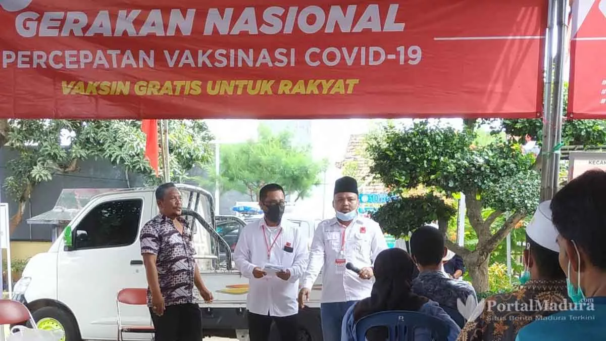 Sambil Bagi-bagi Sembako, Pro Joko Widodo Gelar Suntik Vaksin Gratis