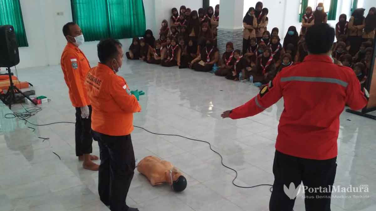 Sumenep Latih Santri Tangguh Bencana