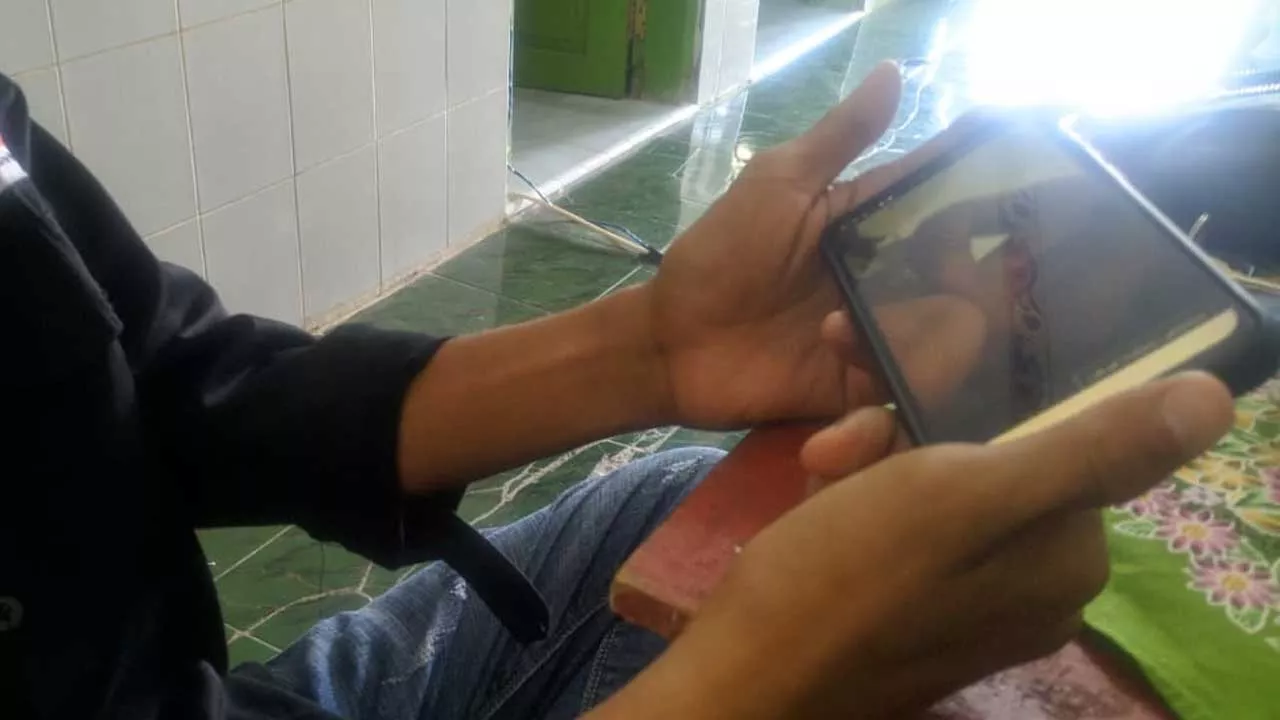 Viral Video Bu6il dengan Backsound Selawat di Sumenep