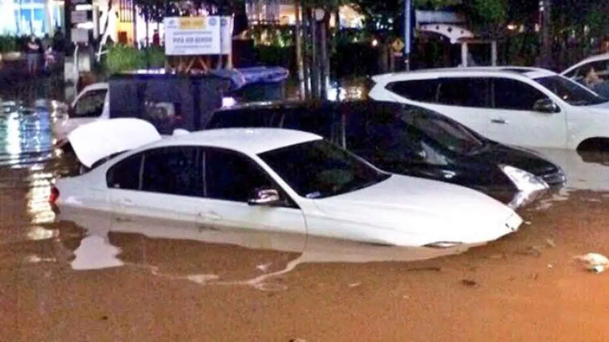 7 Tanda Mobil Pernah Kebanjiran