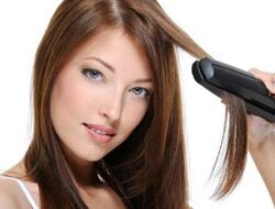 Luruskan Rambut Keriting dengan 5 Cara Aman Ini