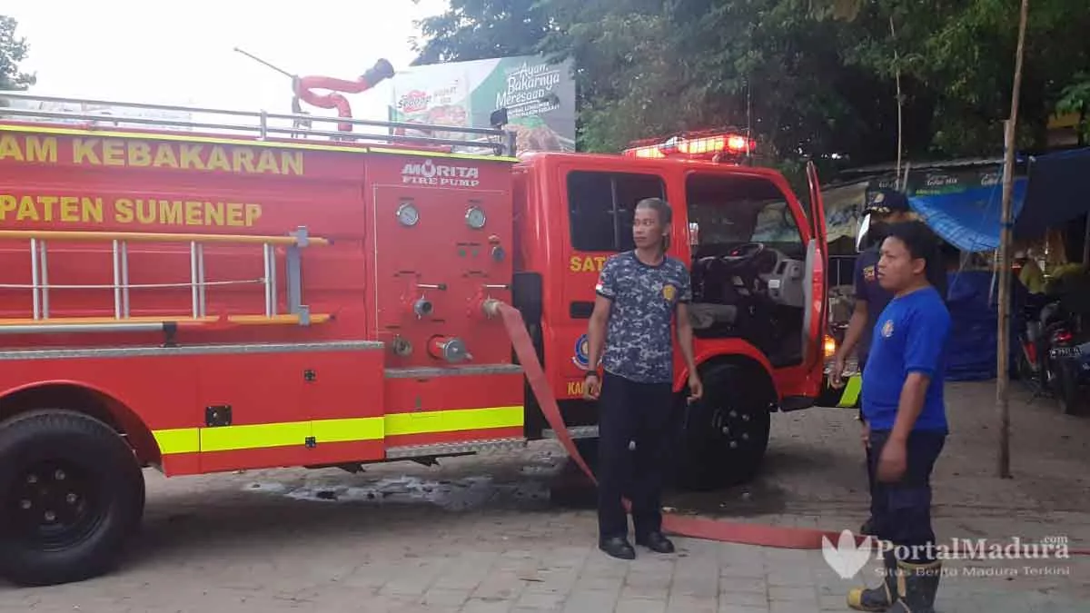 Kebakaran Gudang Toko di Pasar Anom Sumenep