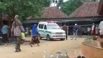 Pria Paruh Baya Ditemukan Tewas Berlumur Darah di Surau