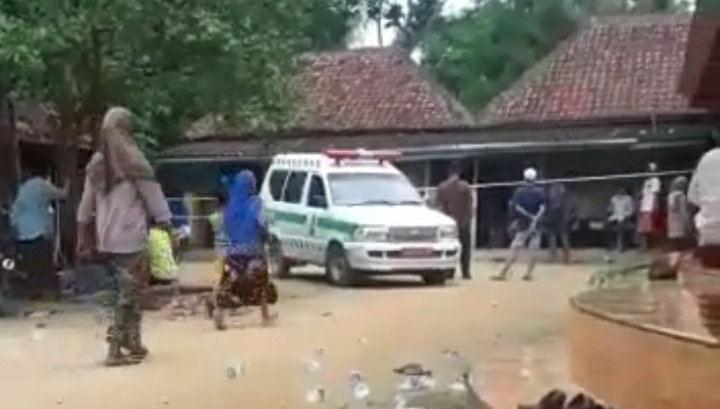 Pria Paruh Baya Ditemukan Tewas Berlumur Darah di Surau