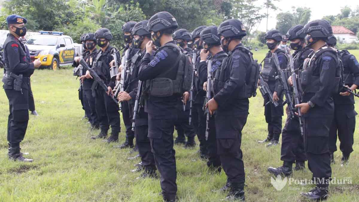 1 SST Brimob Polda Jatim BKO Pilkades Batuampar Sumenep