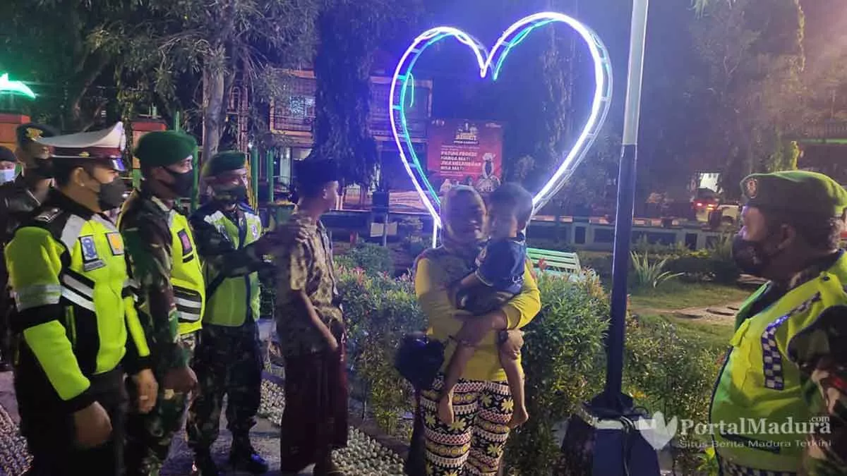 Antisipasi Covid-19, Petugas Gabungan Sisir Tempat Keramaian