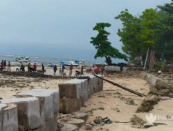 Gelombang Pasang Terjang Raas, Tangkis Laut, Perahu hingga Gudang Warga Hancur