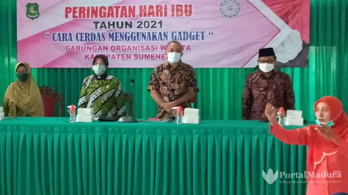 Ibu-ibu Sumenep Harus Cerdas Menggunakan Gadget