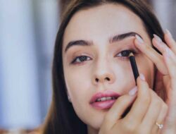 Ini Dia 5 Jenis Eyeliner yang Sesuai dengan Kelopak Mata Anda