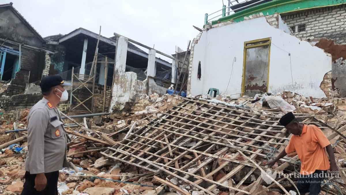 Lima Rumah Rusak Kerugian Banjir Rob Ambunten Timur Capai Rp430 Juta