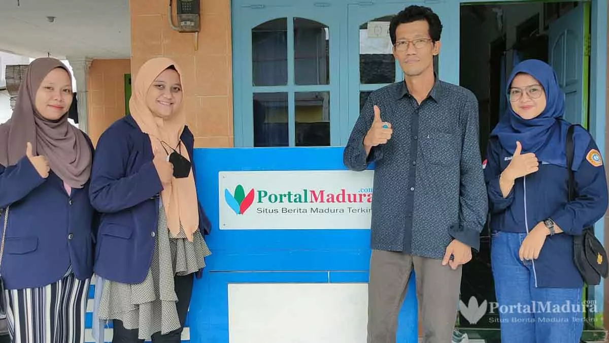 Mahasiswi Ikom UTM Kunjungi Redaksi PortalMadura.Com