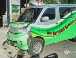 Minibus GranMax Berstiker PPP Saling Hantam Vs Motor