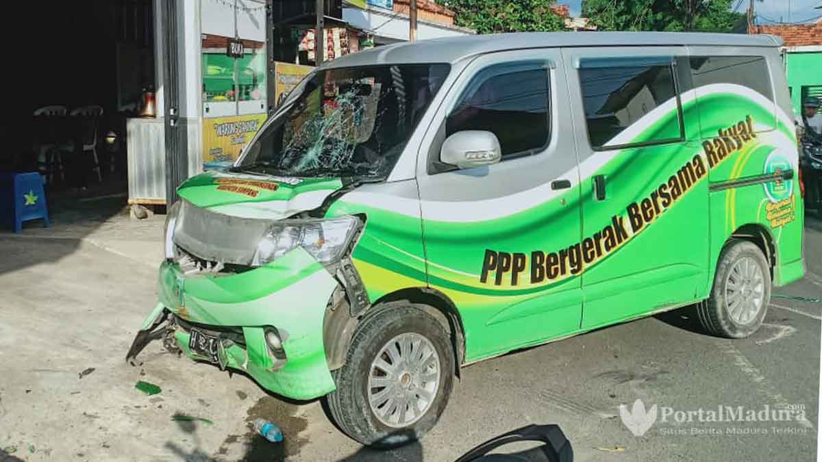 Minibus GranMax Berstiker PPP Saling Hantam Vs Motor