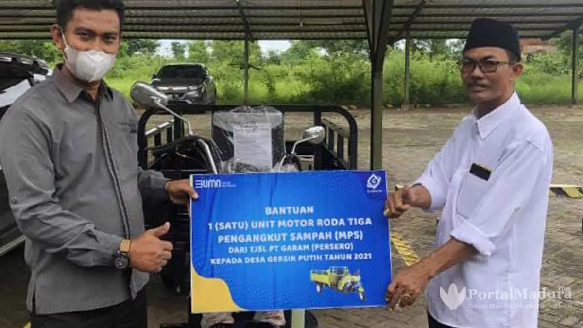 PT Garam Hibahkan Motor Pengangkut Sampah