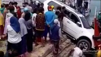 Pajero Sport Jalan Sendiri Nyaris Kecebur Laut Talango