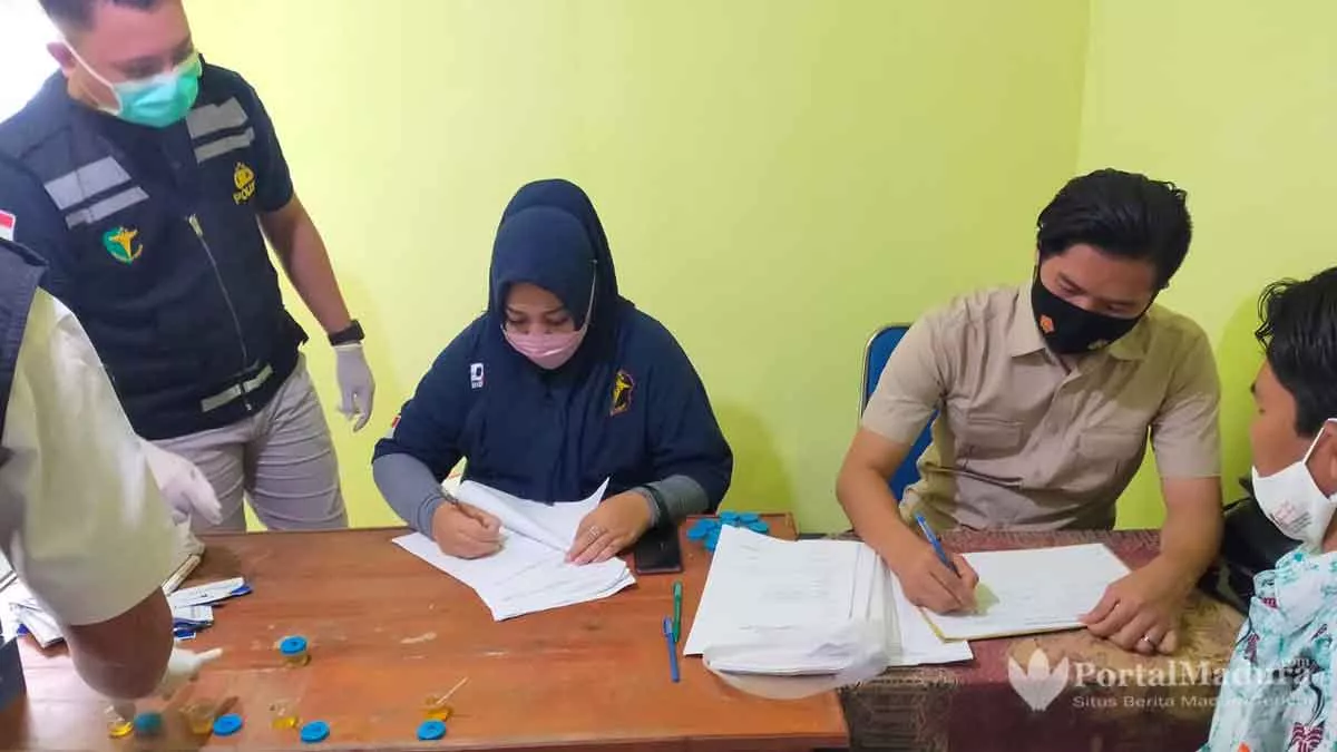 Pengemudi dan Kondektur Bus Jalani Tes Urine di Sumenep