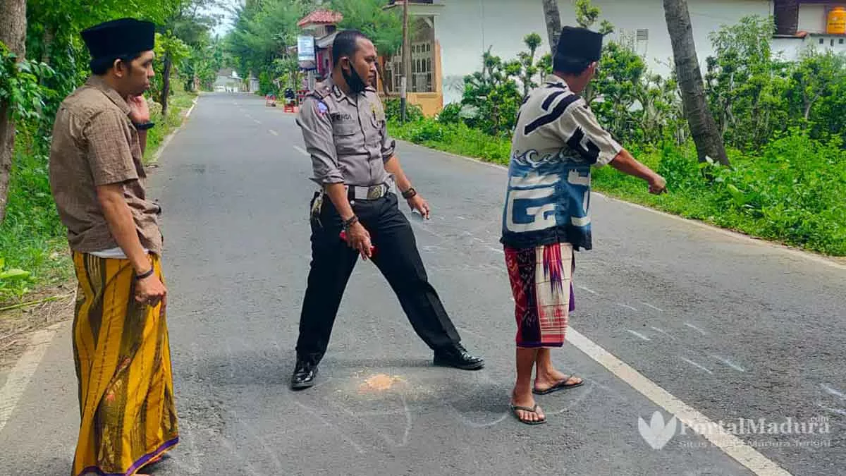 Polisi Olah TKP, Pejalan Kaki Tewas Ditabrak Pemotor asal Juruan Daya