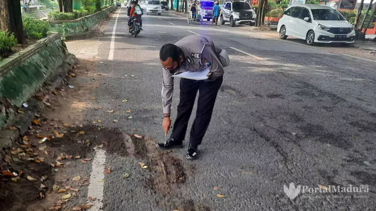 Polisi Olah TKP, Pemotor Tabrak Pembatas Jalan hingga Meninggal Dunia