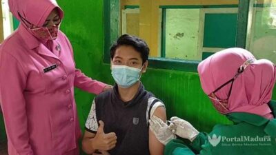 Remaja Sampang Disuntik Vaksin Capai 37 Persen