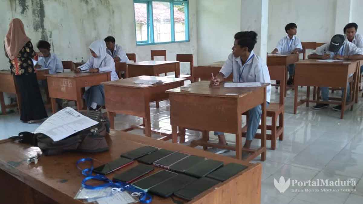 Ujian PAS, Sekolah Sita HP Siswa