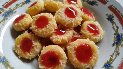 Cocok untuk Sajian Natal, Ini Resep Kue Strawberry Thumbprint