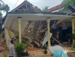 Diterjang Angin Kencang, Rumah Warga Batang-Batang Daya Sumenep Ambruk