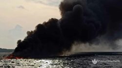 Kapal Khatijah 01 Meledak dan Terbakar di Pelabuhan Gayam Sapudi