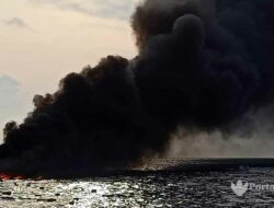 Kapal Khatijah 01 Meledak dan Terbakar di Pelabuhan Gayam Sapudi