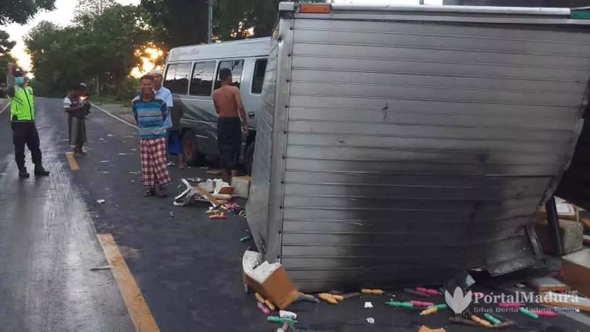 Kecelakaan Libatkan Tiga Mobil dan Satu Sepeda Motor