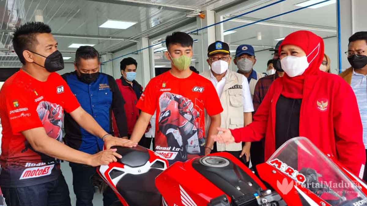 Khofifah Pantau Langsung Latihan Mario di Sirkuit Mandalika
