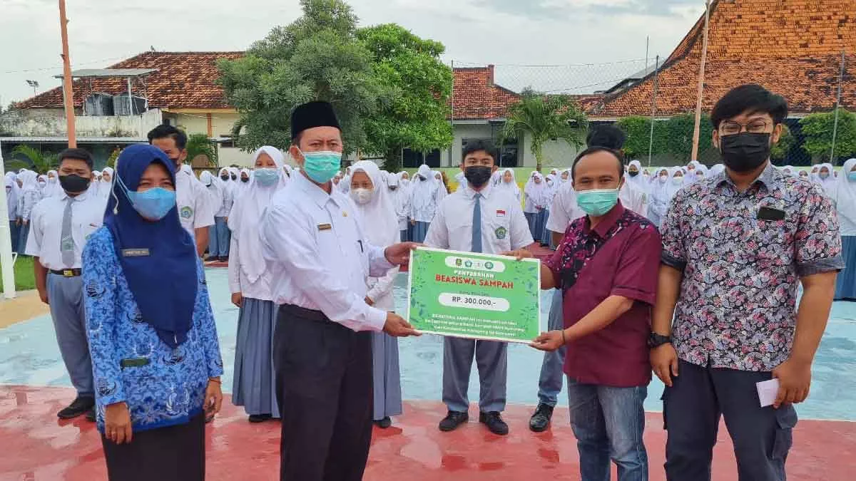 Komunitas “Kampong Ijo” Luncurkan Program Beasiswa Sampah