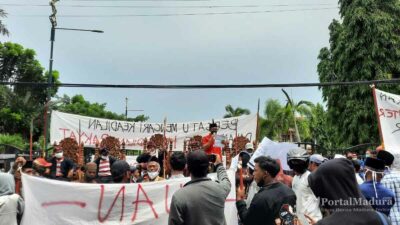 Massa-ARM-Kembali-Demo-di-Kantor-Bupati-Sumenep